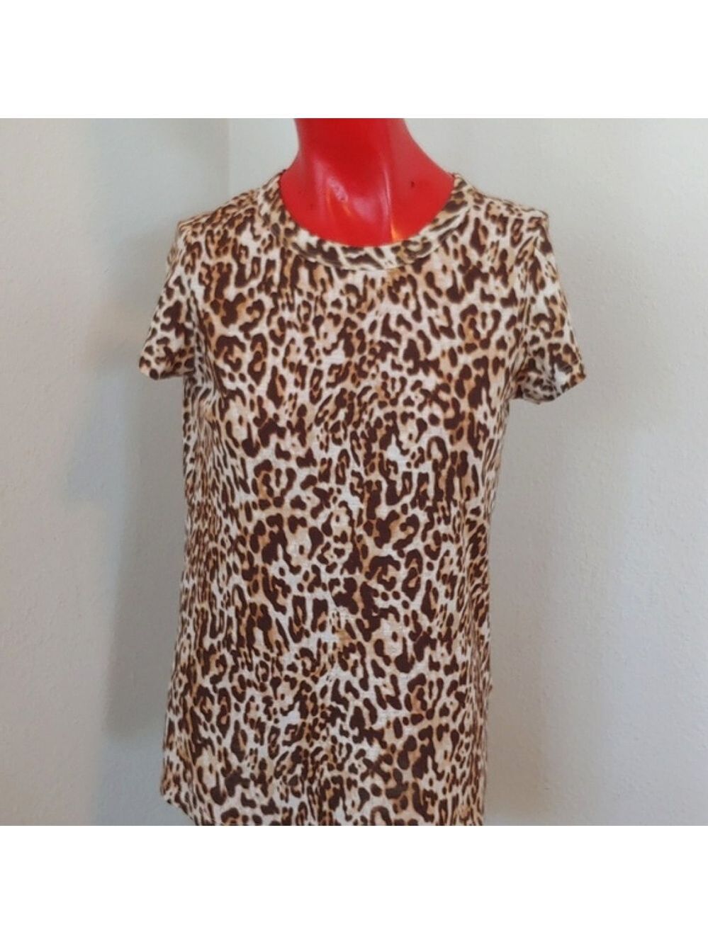 Banana Republic Leopard Print Women's Tee size Small - Picture 1 of 12